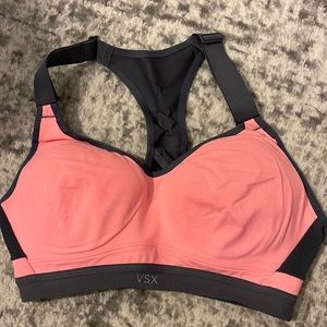 VS sport. Size 32C. Good condition.